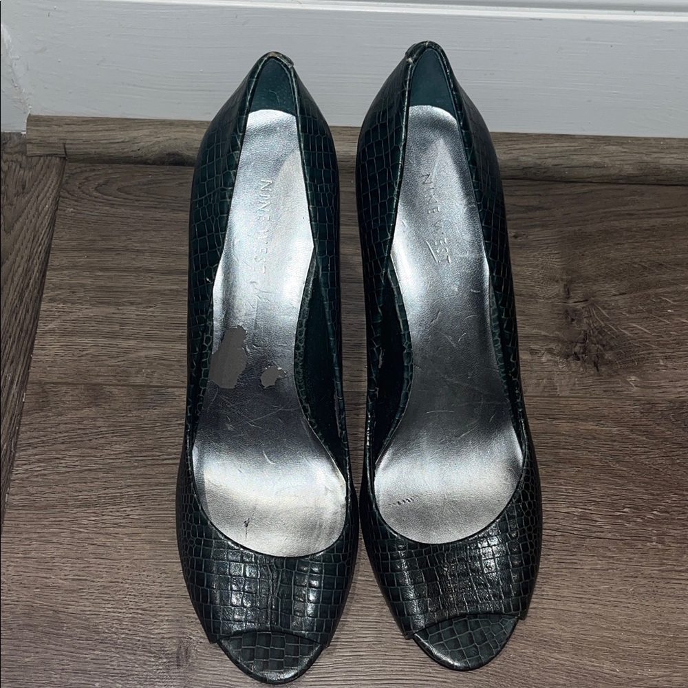 Nine West green Textured Peep Toe Heels